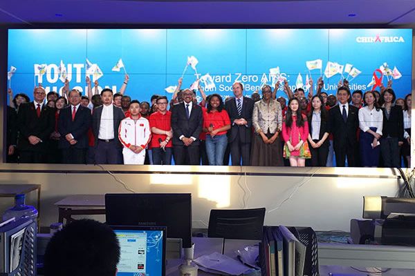 拼接屏怎么實(shí)現(xiàn)拼接顯示的？