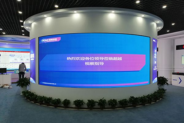 室內(nèi)選擇P3LED顯示屏好還是拼接屏好？