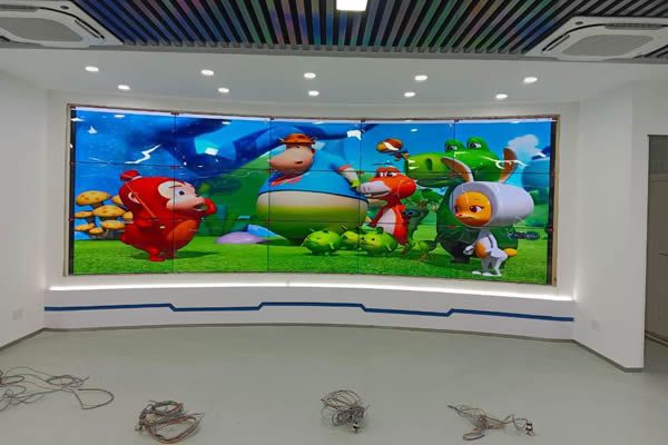 購買液晶拼接屏?xí)r應(yīng)該關(guān)注那些問題？