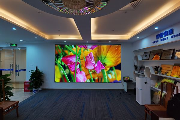 直播間大屏幕有哪些，液晶拼接屏好還是LED顯示屏好？