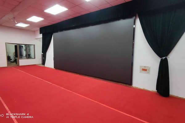 舞臺大屏哪種好，舞臺背景墻LED顯示屏設(shè)計方案