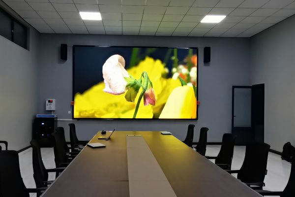 會議室用LED屏幕還是拼接屏幕好？