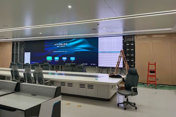指揮中心大屏用液晶拼接屏還是LED顯示屏？